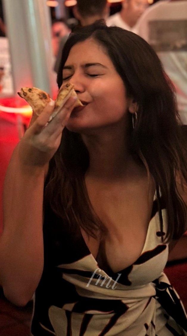 F143n07aEAIZN0a?format=jpg&name=medium