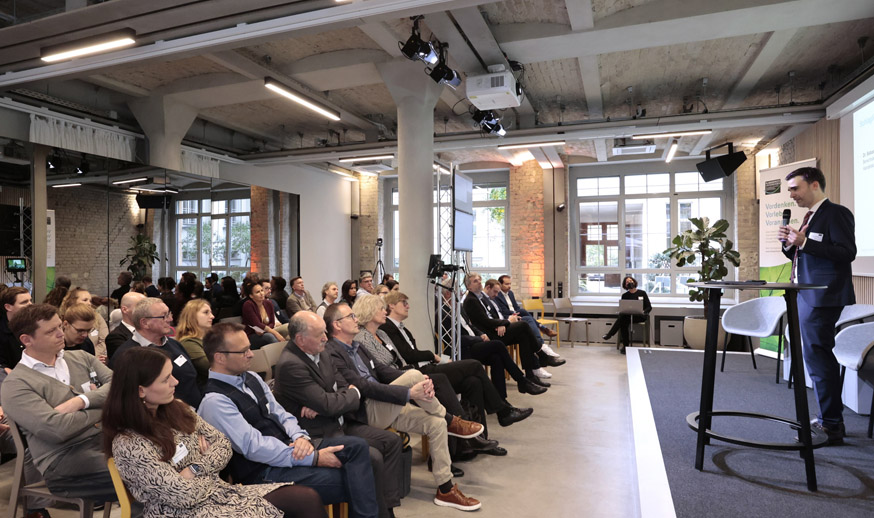 🗒️ Jetzt anmelden zu unserer #Herbstkonferenz am 28.09 in #Berlin (hybrid). Im Mittelpunkt: die #Digitalisierung &amp; der Einsatz von #KI für #Energie- und #Ressourceneffizienz. Zur Anmeldung 👉klimaschutz-unternehmen.de/veranstaltunge… #klimaschutz #wirtschaft #mittelstand #industrie #nachaltig