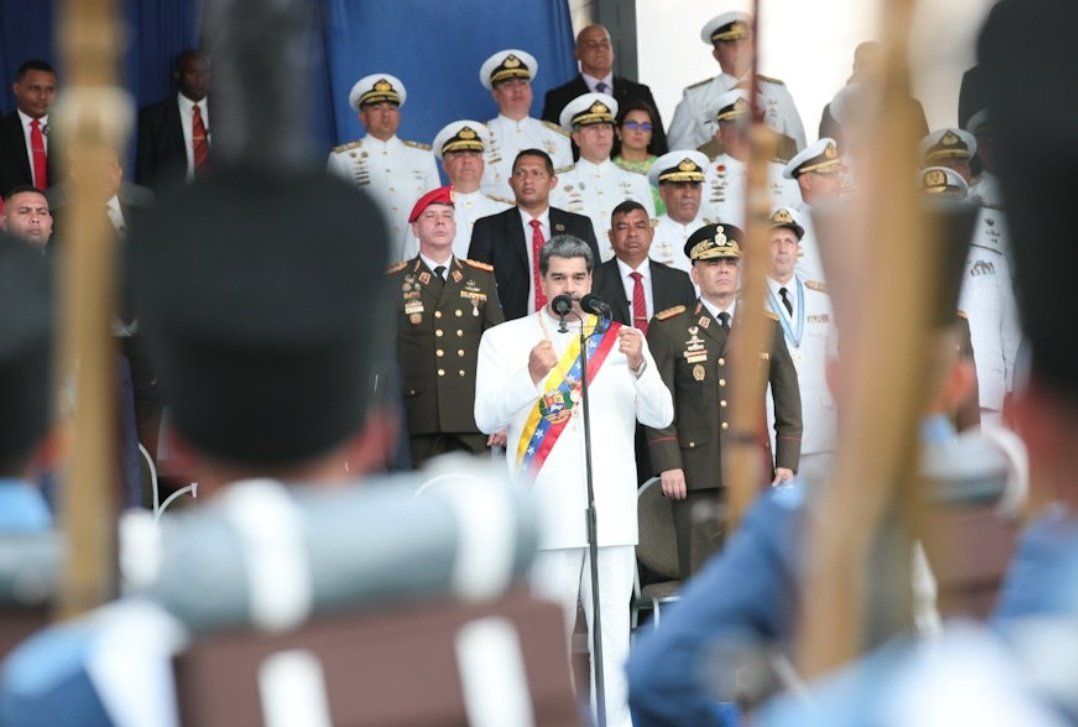 MaestraTuItera's tweet photo. En el Paseo Vereda del Lago de Maracaibo, el pdte. @NicolasMaduro inauguró el Monumento Épico Bicentenario “Batalla Naval del Lago de Maracaibo” Construcción develada en conmemoración de la lucha histórica que selló en 1823 la independencia de Venezuela.

#LuchaAntiimperialista https://t.co/R4KWLk5BaM