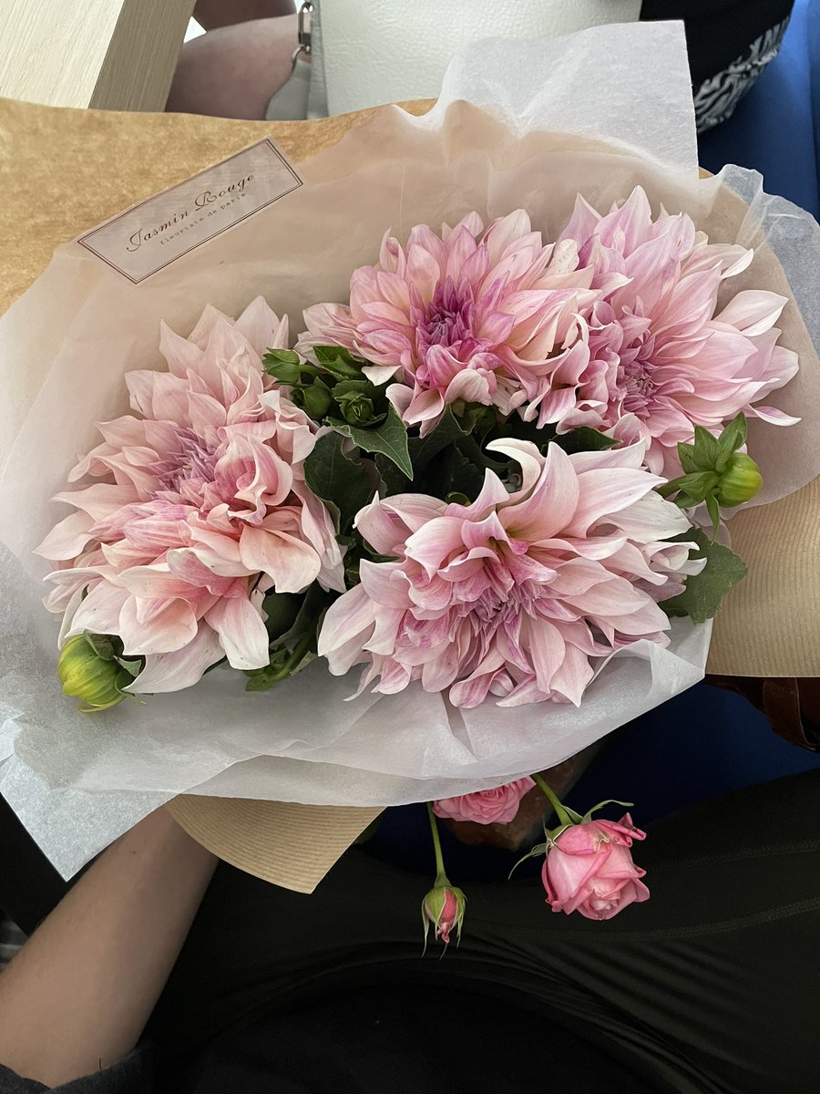 I’ve bought all the ladies in cosmos flowers today to thank them for their efforts, and although I bought a TON of flowers, there weren’t enough 🌺 🌸 for all the ladies 👀 <a href="/LadiesOfCosmos/">The Cosmos Cartel</a> 🙋‍♀️ there are more women then we realize ❤️💫