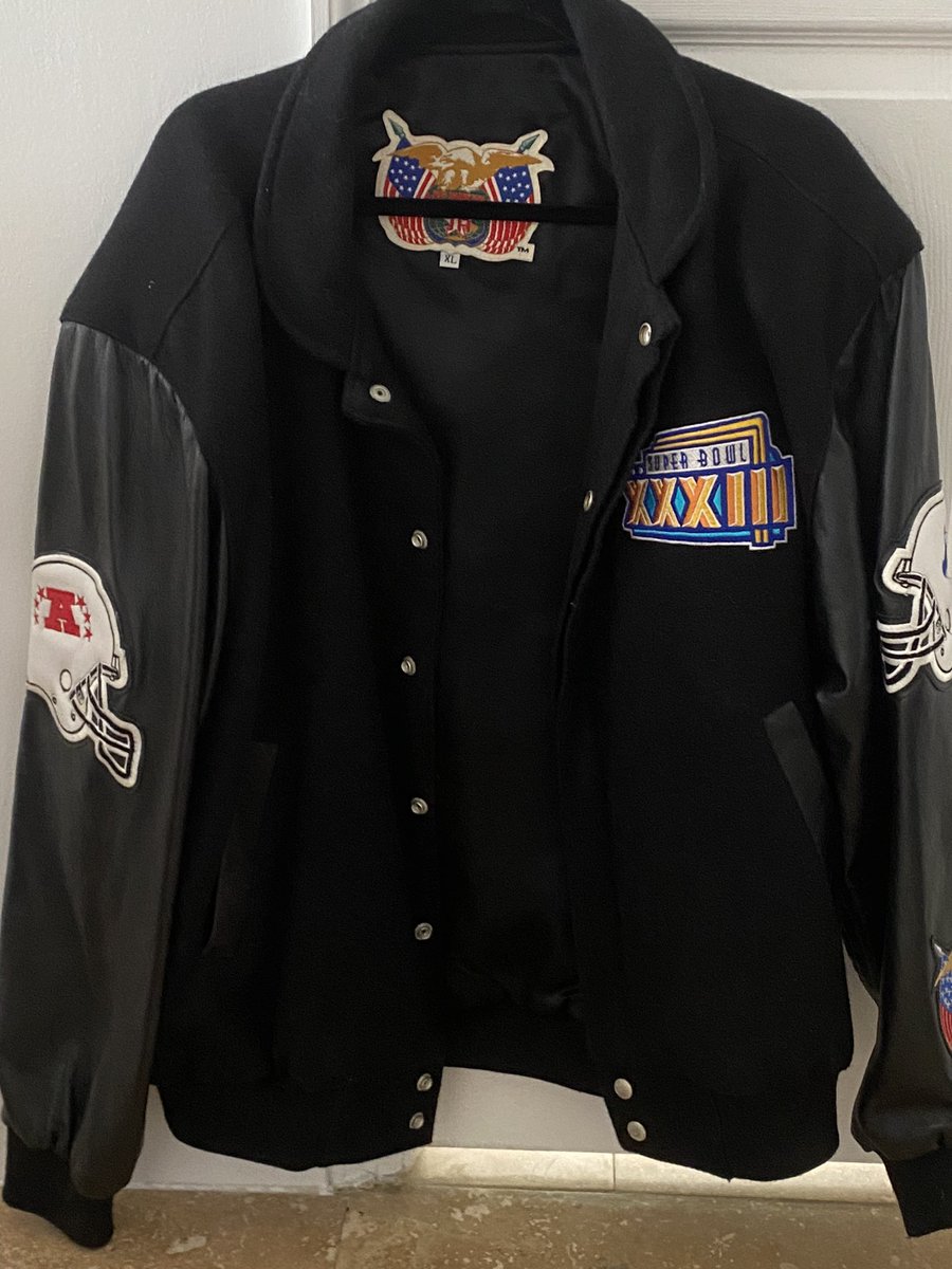 CardsNAutos's tweet photo. @TheHobby247 SB XXXIII Official Jeff Hamilton Jacket- size XL - asking $750 https://t.co/TflzYamMSZ