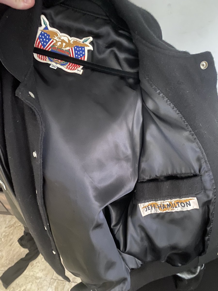 CardsNAutos's tweet photo. @TheHobby247 SB XXXIII Official Jeff Hamilton Jacket- size XL - asking $750 https://t.co/TflzYamMSZ