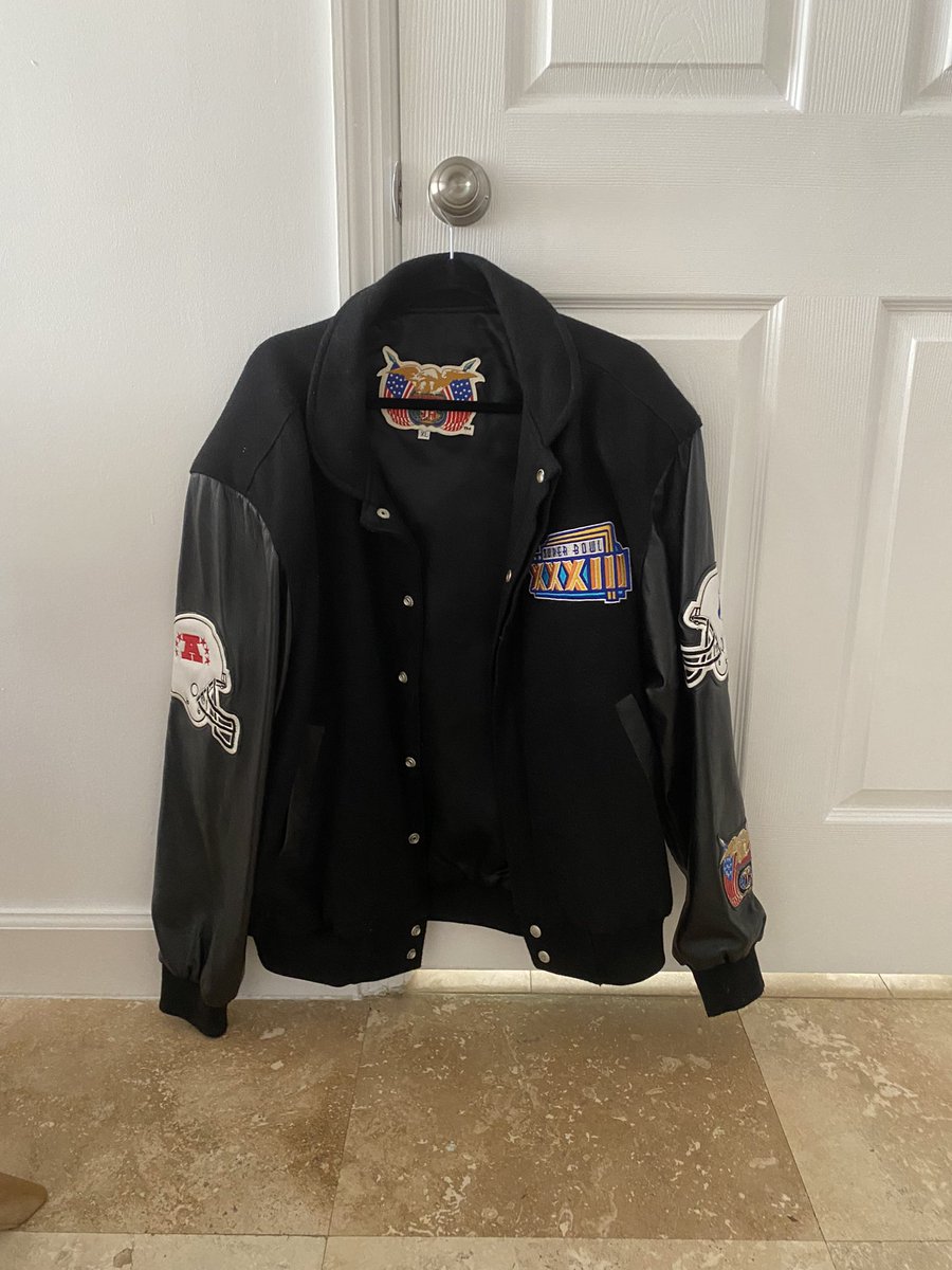 CardsNAutos's tweet photo. @TheHobby247 SB XXXIII Official Jeff Hamilton Jacket- size XL - asking $750 https://t.co/TflzYamMSZ