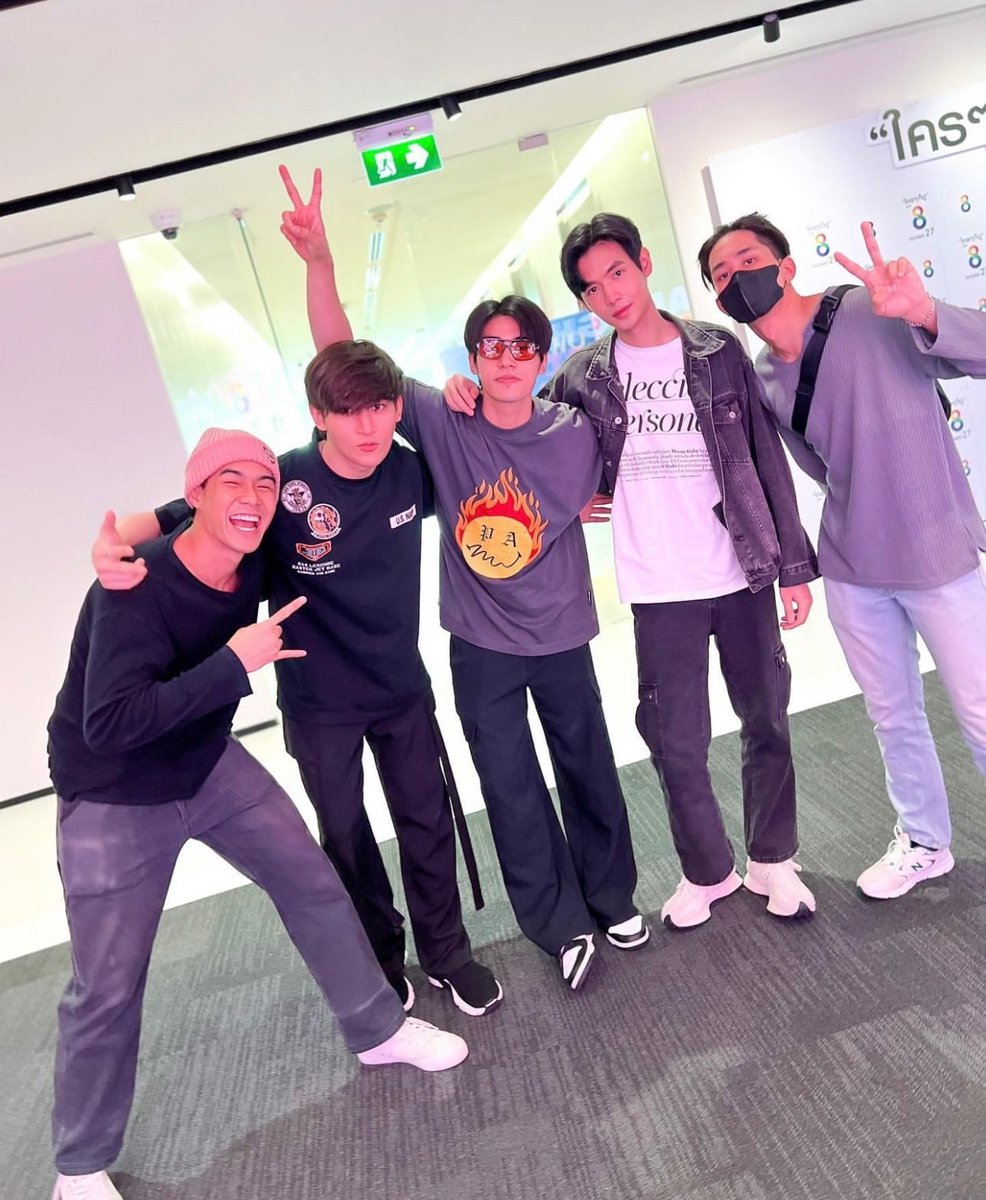 ForPoompps's tweet image. ภูมิและผองเพื่อนนนนน😚
#Poompps #Snapprojact