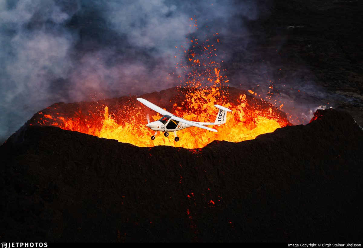 JetPhotos's tweet photo. 🌋🔋🛩 The first flight of an electric airplane over an erupting volcano. #OnlyinIceland https://t.co/WjtBfORF7x © Birgir Steinar Birgisson https://t.co/UHSFf41ScW