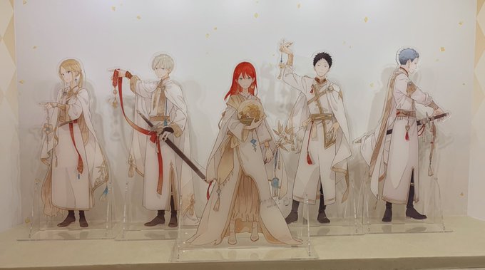 赤髪の白雪姫展行ってきました〜〜圧巻でしたね!!読者さんの熱い感想を横で聞きながらわかるわかると心で相槌しつつ堪能してきました。後半参加される皆様熱中症にはお気をつけてご参加くださいね〜