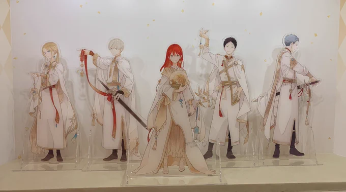 赤髪の白雪姫展行ってきました〜〜圧巻でしたね!!読者さんの熱い感想を横で聞きながらわかるわかると心で相槌しつつ堪能してきました。後半参加される皆様熱中症にはお気をつけてご参加くださいね〜