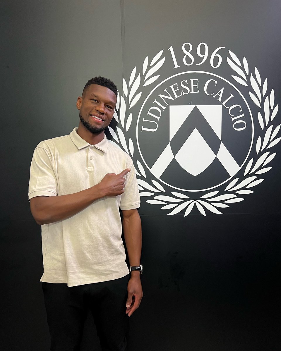 Udinese_1896's tweet image. ✍️ | OFFICIAL 
Benvenuto Christian Kabasele 🙌
Welcome #Kabasele 🙌

⚪️⚫️ #ForzaUdinese #AlèUdin #WePlayForU