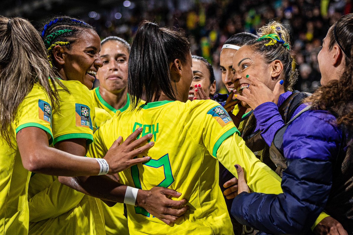 Audience totalement dingue au Brésil pour la CDM féminine.🇧🇷

➡️11,5 millions de téléspectateurs ont regardé la victoire face au Panama. 👀

➡️TV Globo n'avait pas atteint ce niveau national d'audience depuis les JO de Pékin, il y a 15 ans.💪

➡️Le match a débuté à 8h00 du matin.
