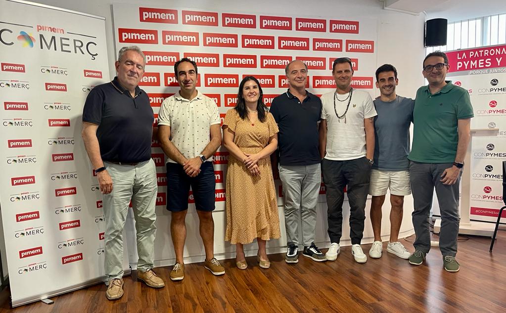 Hem mantingut una reunió amb la Sra. Guadalupe Ferrer, Regidora d'Economia, Comerç i Autònoms, acompanyada del Srs. Antoni Fuster i Juan A. Tormo, DG de Comerç i Autònoms  

Un plaer parlar de projectes i idees per millorar el comerç de proximitat de la ciutat. 🏙️💡 #ComerçLocal