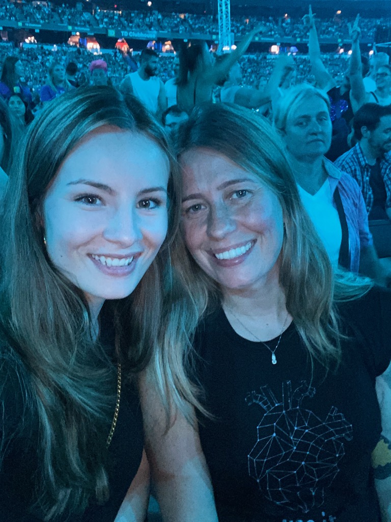 panko202's tweet photo. What do you do when your all time favorite artist only has one canadian show? Well, fly across the country of course and take your cousin to her first ever pink concert! @Pink you never disappoint, couldn't possibly have more love for you! @brandicarlile you killed it!! https://t.co/UddddMXBhB