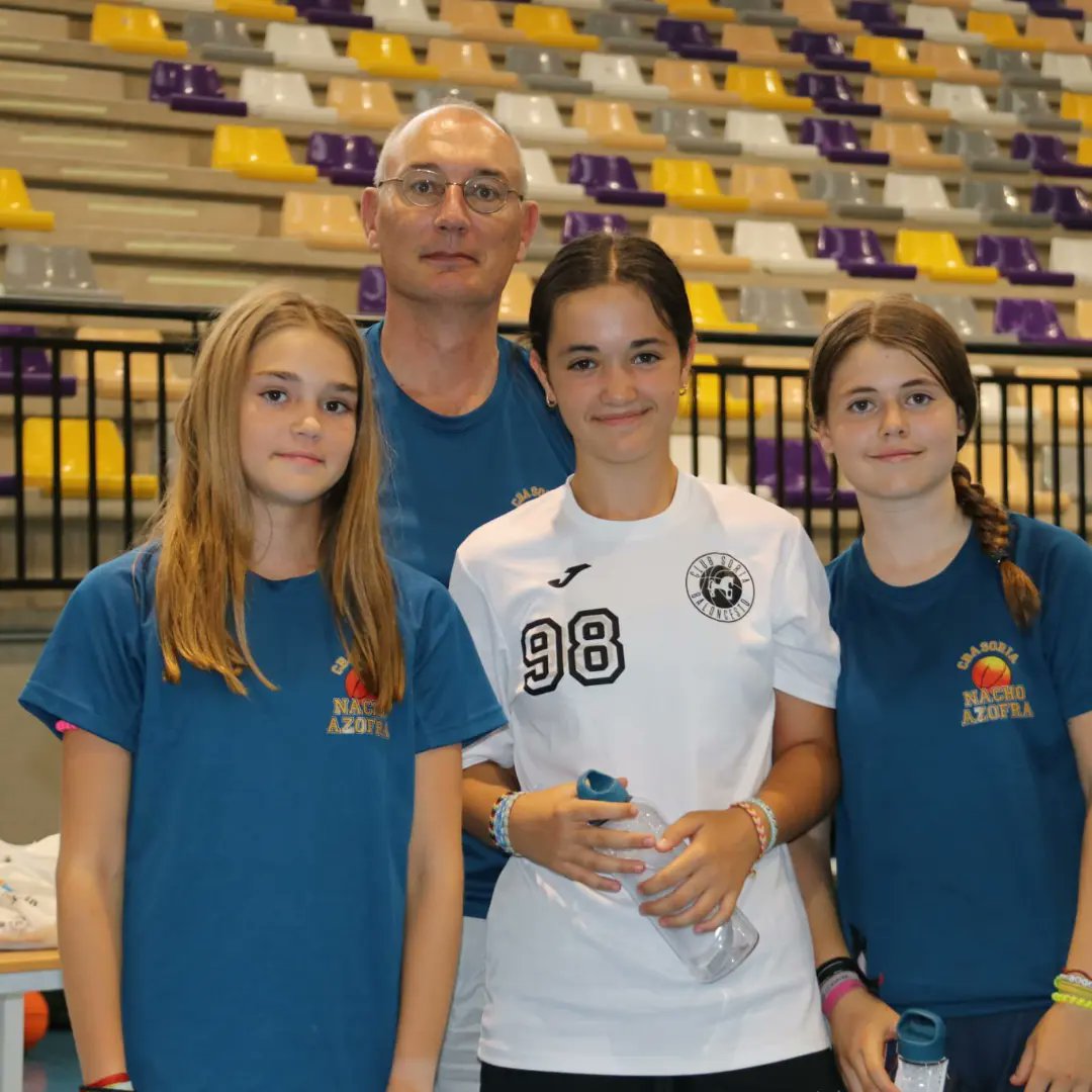 baloncestosoria's tweet photo. ¡Cómo han disfrutado, un año más, los participantes del Campus Nacho #Azofra 🏀!
Decenas de chic@s de nuestra #CanteraCSB y otros equipos como @MovistarEstu han disfrutado del #baloncesto y un montón de actividades de aventura 🧗🏼♀️🚣🏼♂️
#campusdeverano #summer #SomosCSB https://t.co/JpVxe1ERev