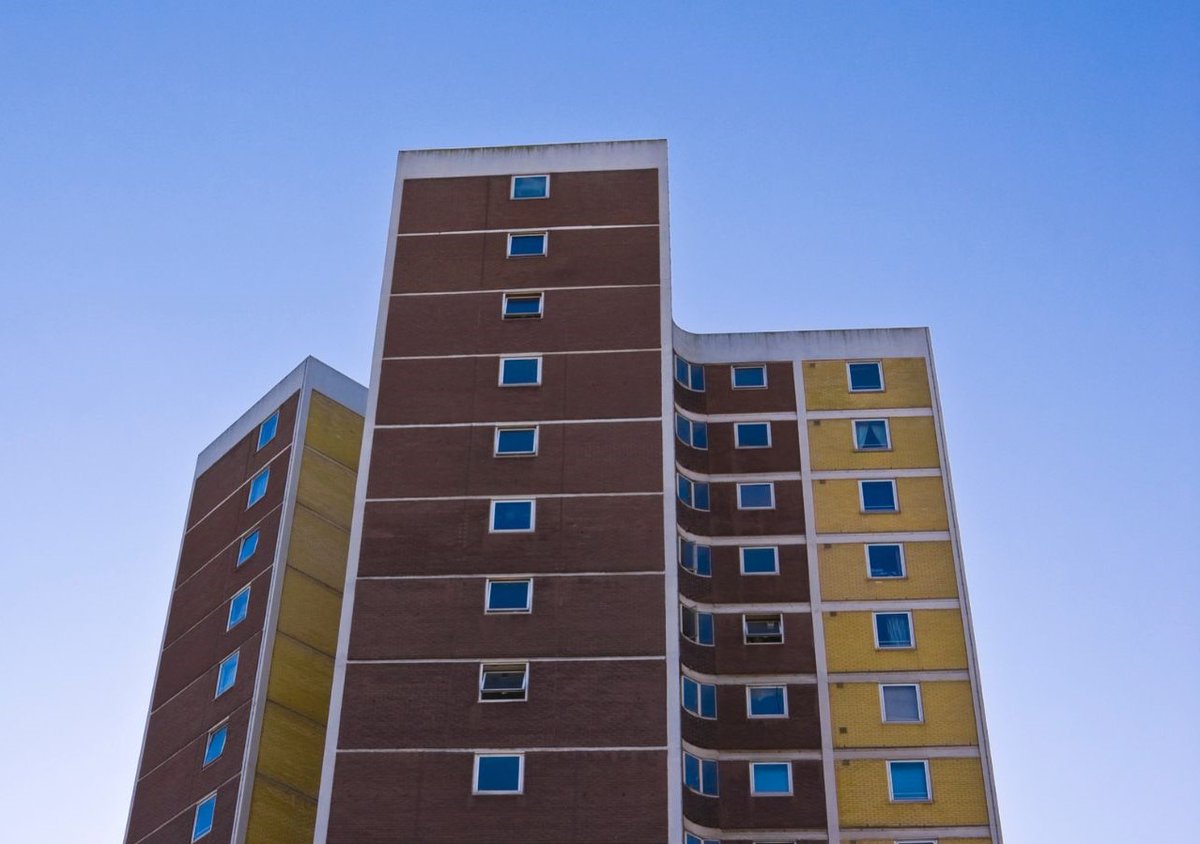 Following the launch of our position statement calling for this change, we welcome <a href="/michaelgove/">Michael Gove</a>'s announcement that @luhc will adopt an 18 metre height threshold for second staircases in all new residential buildings.  Read our full response here: nationalfirechiefs.org.uk/News/nfcc-welc…