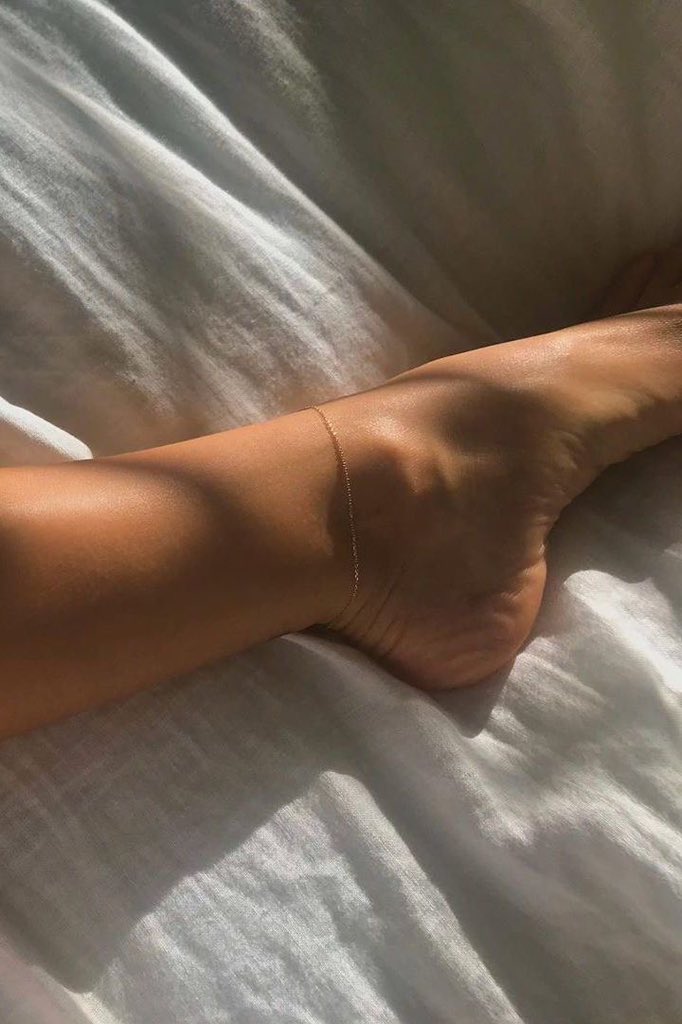 lu_blnsss2's tweet photo. des intéressés 👀 #feet #feet_pic #pieds #feetfethish #feet_lover #feetfinder #fetishist https://t.co/SWqe0KKTc5