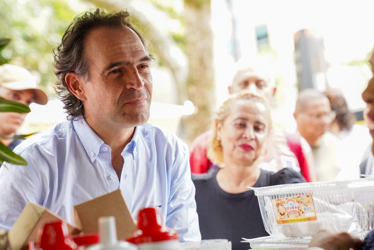 A las 10:30 am me inscribo oficialmente como candidato a la Alcaldía de Medellín. 
Que orgullo poder trabajar por nuestra ciudad, por nuestra gente. 
Cero triunfalismos. Trabajar día y noche con humildad. 
Volveremos a gobernar a Medellín de la mano de la gente. 
#CREEMOS 🇨🇴