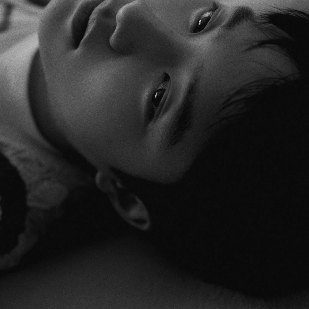 PopBase's tweet image. 2 years ago today, EXO's D.O. released his debut solo album ‘공감 (Empathy).’