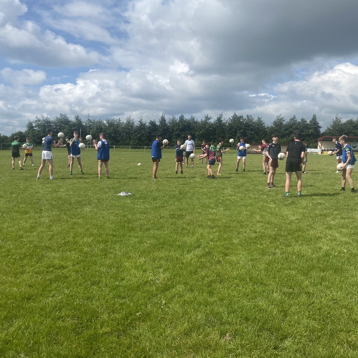 keane5_dillon's tweet photo. Day 2 of @annaduffgaa Athletic Development Camp:
A range of drills, skills and thought provoking tasks and challenges from todays guest coaches
Thanks to Michael Moyles &amp; Paul Killgallon for being todays guests speakers 🤝
@LeitrimGAA @LeitrimG @ConnachtGAA https://t.co/hvwXhmowAh