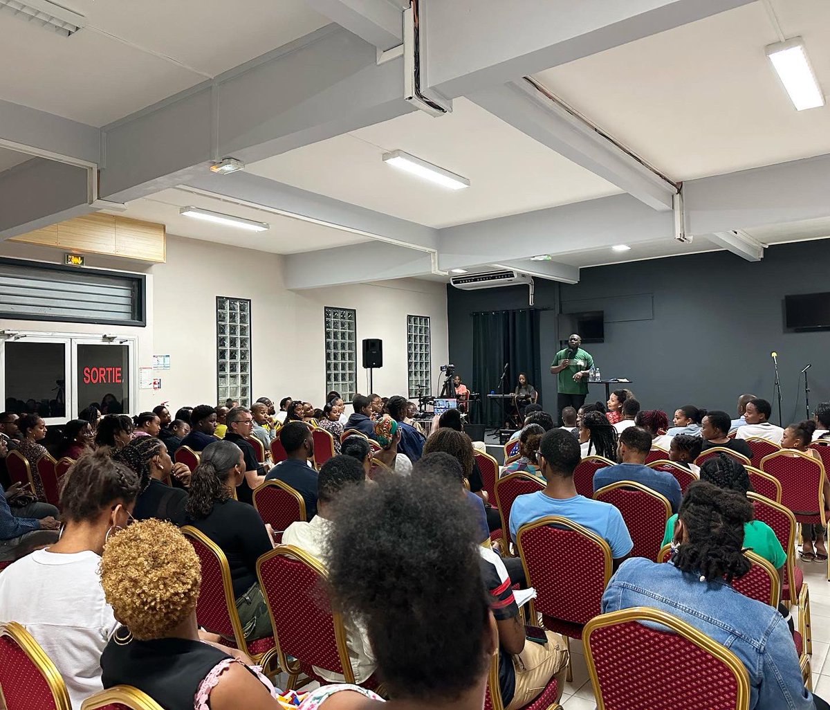 _axelLevi's tweet photo. Hier, pour notre dernier jour en Martinique, nous étions à l’église PDS martinique qui a pour pasteur mon frère et ami le serviteur @ChrisCishimbi 🙏🏿

Hier, nous devions finir le culte à 20h30 mais un esprit de prière a envahi le lieu nous conduisant à prier jusqu’à 23h00… https://t.co/hSEqxVLuv8