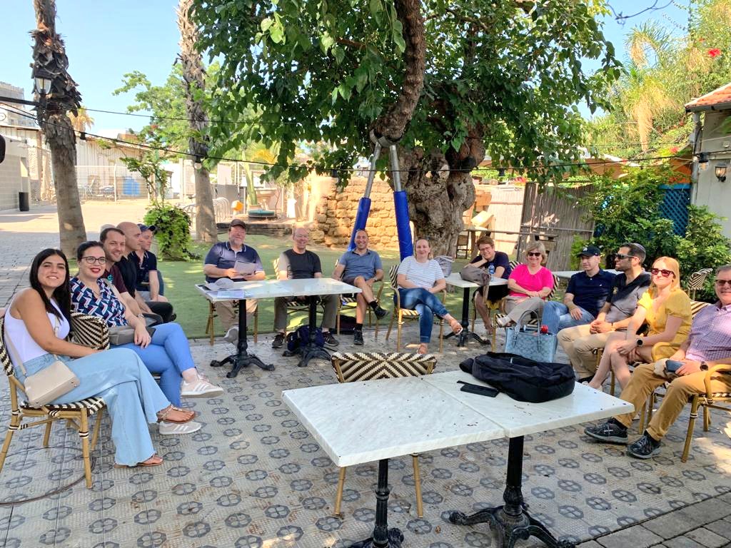 AmbMeron's tweet photo. חברי אגף אירופה במשרד החוץ עובדים במסירות לקידום היחסים הדפלומטיים עם אירופה. נפגשנו היום להיפרד מחברינו שעוזבים את האגף וזאת תוך לימוד על המטבח האיטלקי:  @TalyaLador @itaytavor @EllaNoviko @DavyAntebi ונעמה כהן. https://t.co/uD3hsxLVwx
