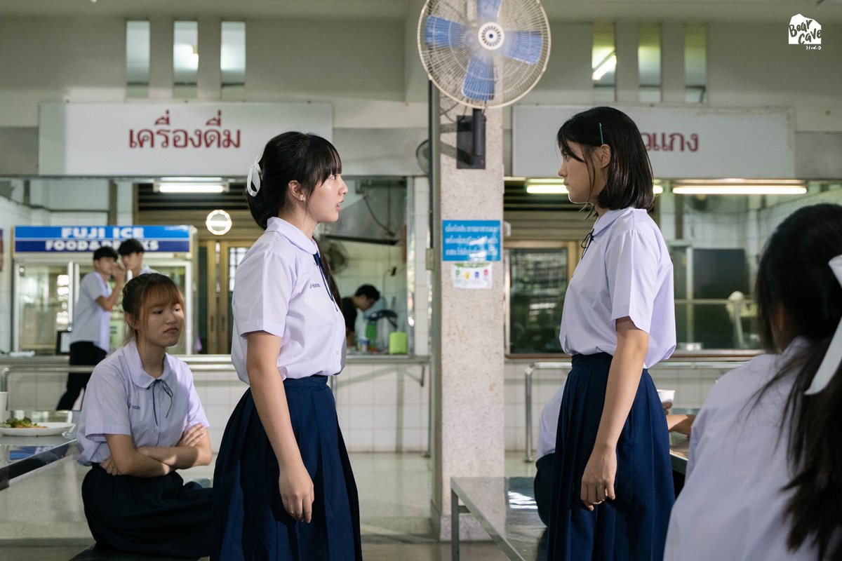 หลังจากความไม่ชอบมาพากลในการเปิดโปงผู้อำนวยการโรงเรียน โรสดูมีท่าทีที่เปลี่ยนไปอย่างเห็นได้ชัด ความลับของโรสคืออะไร? และเป็นเรื่องจริงหรือไม่ที่เธอทรยศอุดมการณ์?

#GetRichEP13
#GetRichเปิดโรงเรียนปล้น
#GetRich #เปิดโรงเรียนปล้น
#ViuOriginal #BearcaveStudio