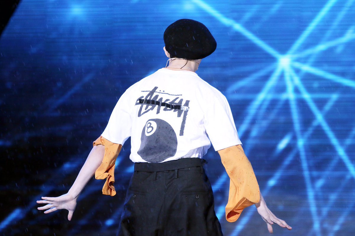 ♡ HAPPY MARK’S DAY ♡

🫳🫳🫳🫳
🐯🐯🐯🐯

#RT 
마크의 생일을 기념하여 
에잇볼 러그를 추첨 한 분께 드립니다!

🎱 마버블 82일 이상
🎱 Child, Golden Hour 스밍 100회 이상
🎱 추첨은 7월 30일!