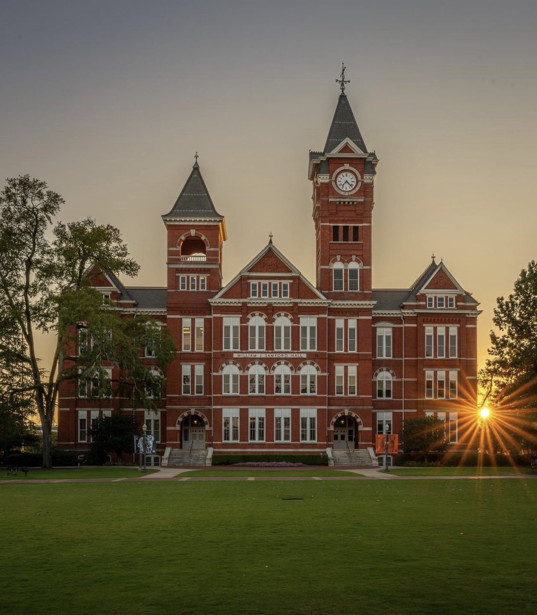 Sunset on the Loveliest Village. 😍

📸  Alex Hart