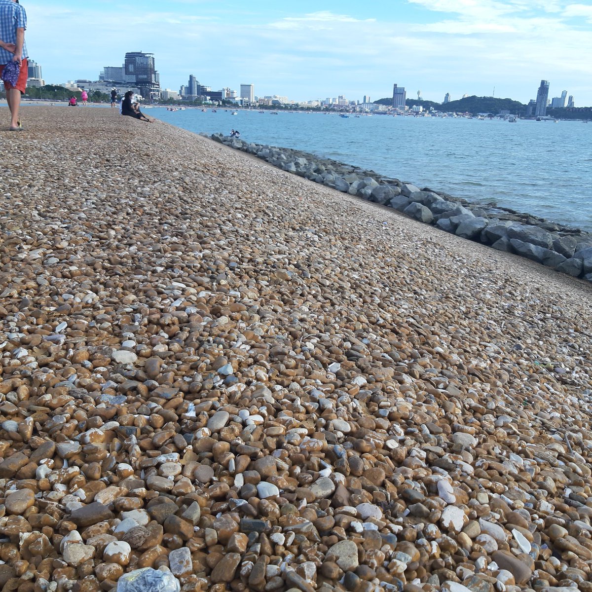 pramul18's tweet photo. Pattaya beach https://t.co/jziRkRDfBl