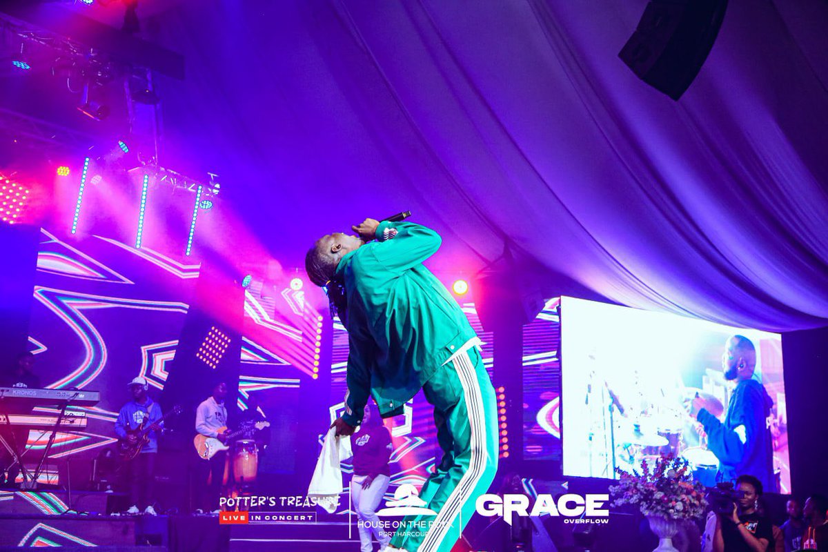 HOTRphc's tweet image. Just when we thought the concert was over, Pastor Lanre Oluseye pleasantly surprised us by introducing The Roro King himself - @Akpororo , who was visiting. Apkororo delivered an absolute Niger Delta African-style of praise. 

#GraceOverflow
#PottersTreasureLiveInConcert