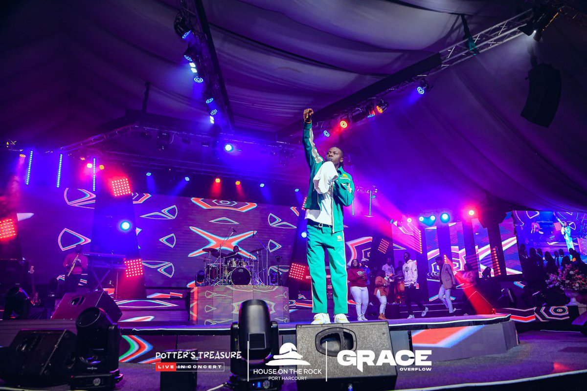 HOTRphc's tweet image. Just when we thought the concert was over, Pastor Lanre Oluseye pleasantly surprised us by introducing The Roro King himself - @Akpororo , who was visiting. Apkororo delivered an absolute Niger Delta African-style of praise. 

#GraceOverflow
#PottersTreasureLiveInConcert