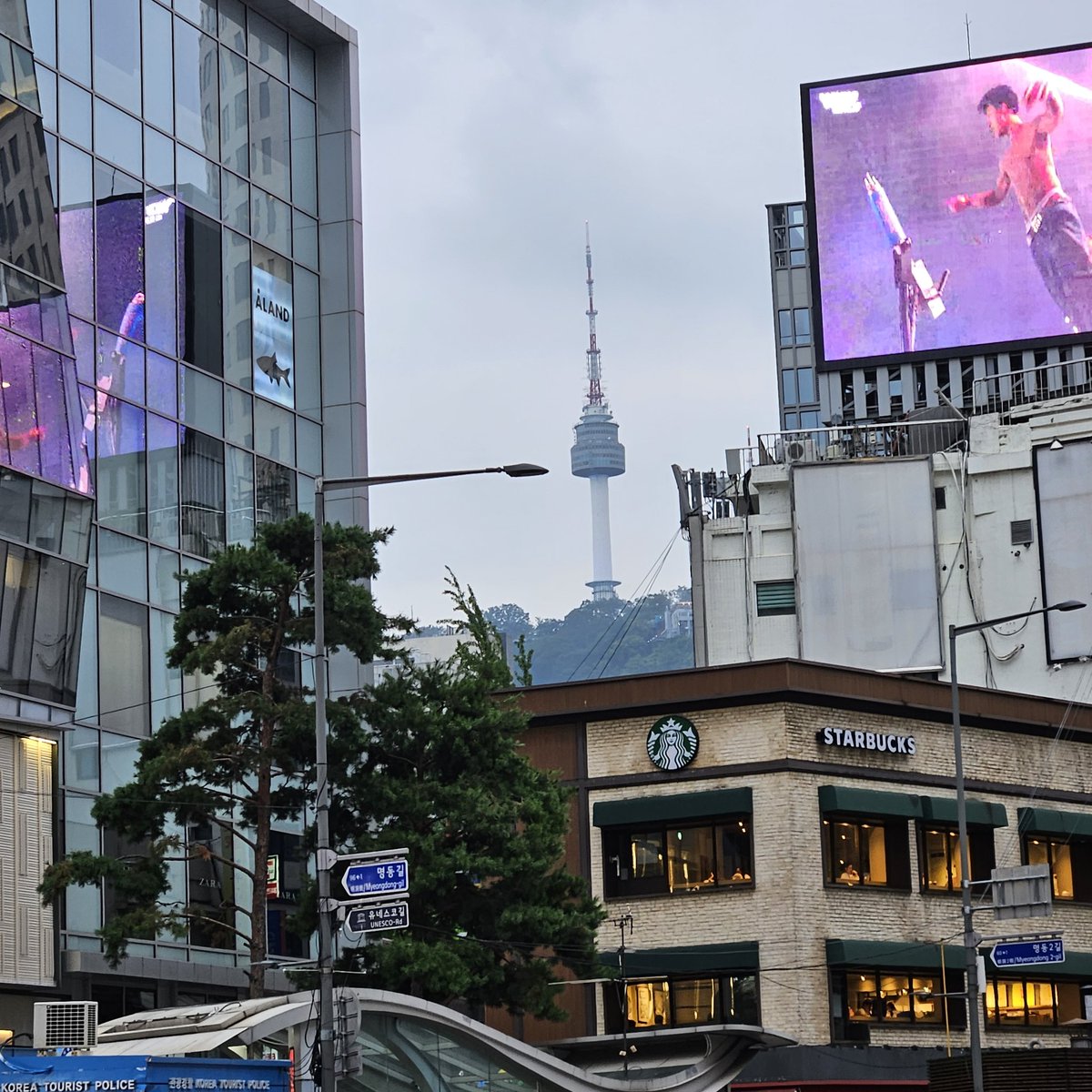 AngelaWard🖋 tweet media