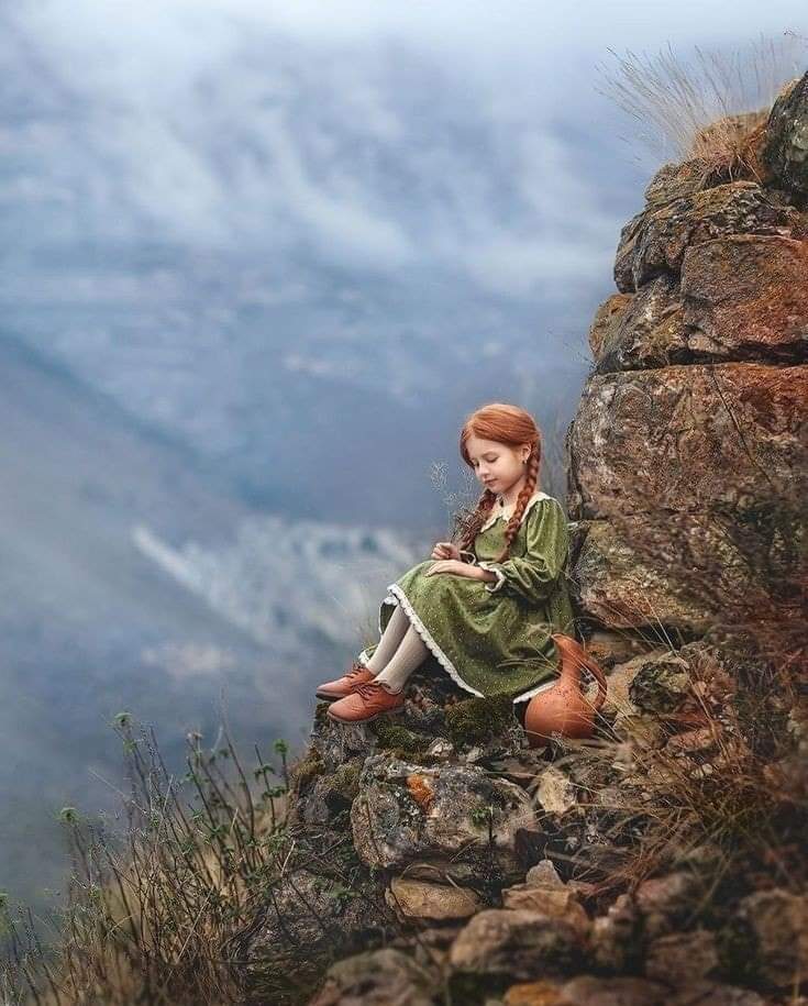 ليست كل الحروف نقصد بها أنفسنا، أحيانا تروق لنا كلمة أو يعجبنا موقف، أو همسة أو خاطرة فنبوح بها ،
ربما تناسب غيرنا ليس إلا، فليس شرطاً أن نكتب دوماً مشاعرنا.