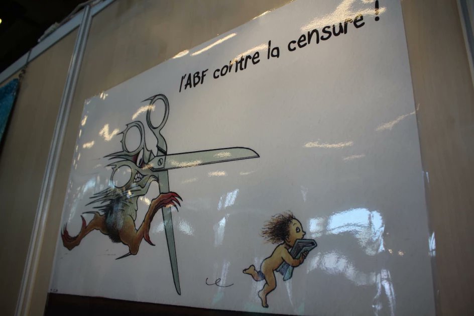 ActuaLitte's tweet photo. Bibliothèques : “Il n’y a pas lieu de retirer Bien trop petit des rayons” 

https://t.co/o7HD32xdQH

@abf_info @ETMagnier 

#ManuCausse #auteur #livre #censure #ABF #bibliotheque #interview #edition https://t.co/Qy95nkZolp