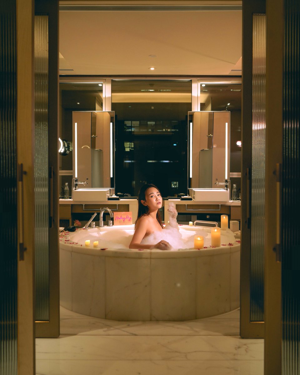 MO_LANDMARKHK's tweet photo. Time slows down when soaking in our luxurious bubble bath for moments of calmness and tranquillity. What's your plan to wind down and relax for the upcoming weekend? https://t.co/n150ORTCGd