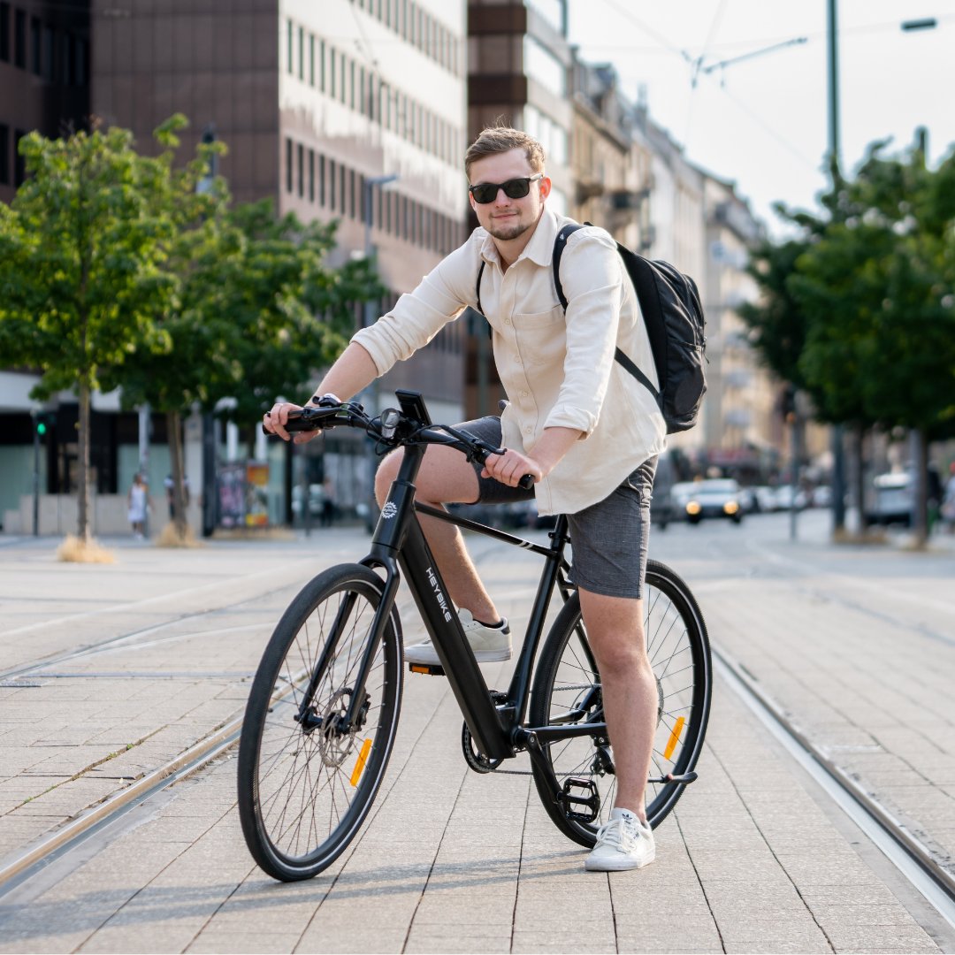Heybike_EU's tweet photo. RAVE. RIDE. REPEAT. Summer is here and the best part is you don't have to worry about where to park your bike with the Heybike ebike!📷🚴

#heybike #heybikeuk #summer #cyclinglife #biking #life #CommuterLife #heybikeec1 https://t.co/yHX5I0iFrq