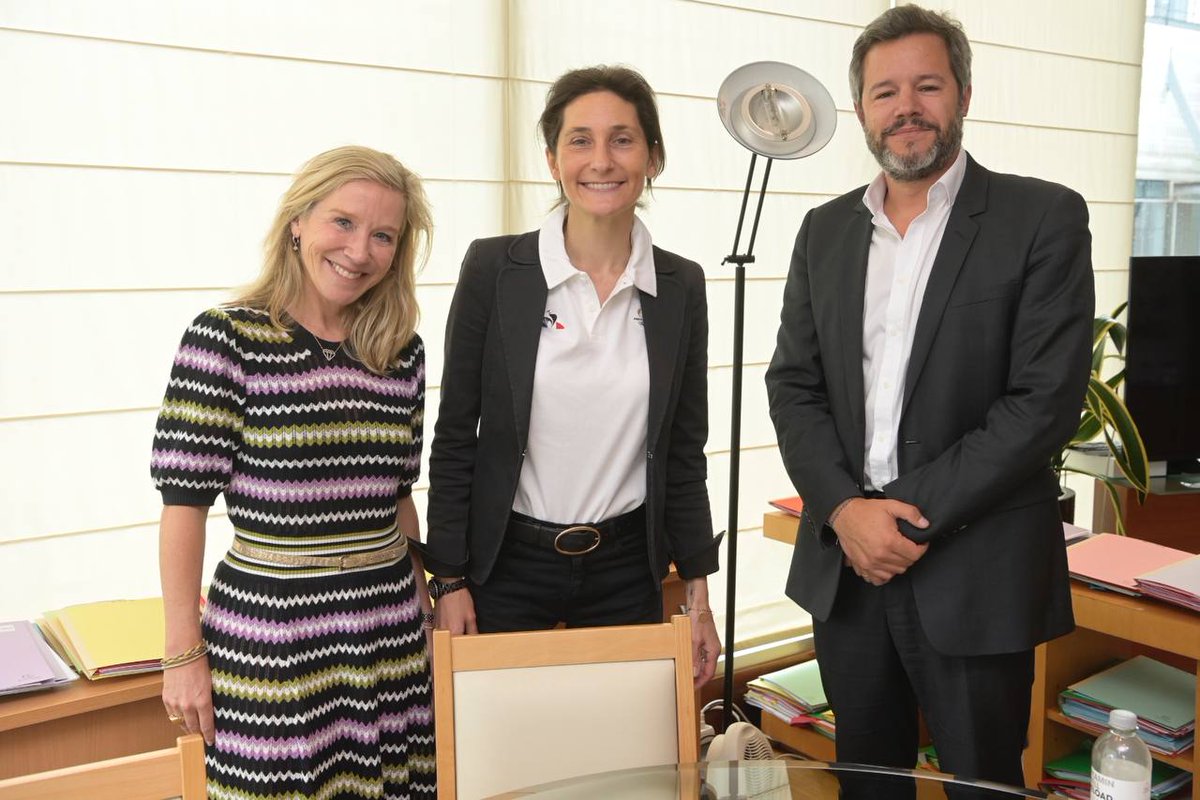 AOC1978's tweet photo. Pendant les Jeux, des centaines de milliers de visiteurs séjourneront en 🇫🇷 grâce à l'offre @Airbnb.

Transparence, prévention des abus, développement de l'offre accessible… : avec @oliviagregoire, nous travaillons avec le Groupe pour garantir la meilleure expérience possible 👍 https://t.co/niMjrOZyPo