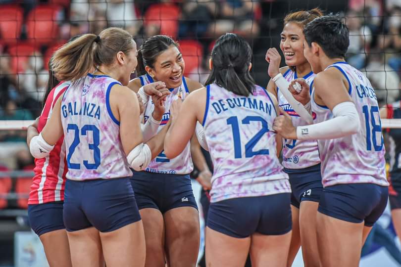 𝙁𝙄𝙉𝘼𝙇𝙎 𝙏𝙄𝘾𝙆𝙀𝙏 𝙎𝙀𝘼𝙇𝙀𝘿 🩷🍦| 4-0. Creamline Cool Smashers sweep Kinh Bac-Bac Ninh, 25-23, 25-23, 25-17, to secure a seat in the winner-take-all gold medal match. #PVL2023 #CreamlineCoolSmashers #AteneoLadyEagles 

(c) Mark Escarlote