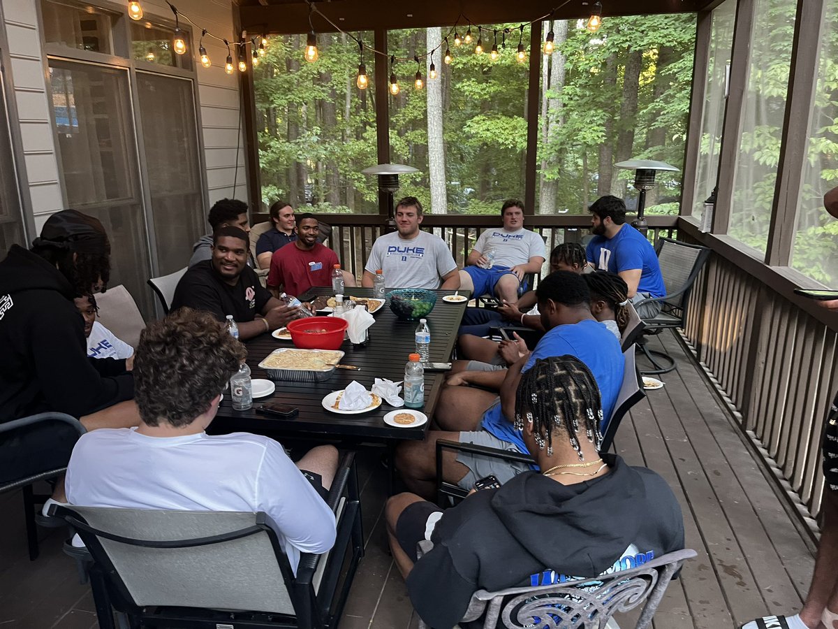 CoachCushing's tweet photo. Was great to host a family dinner with the #DirtDevils and safeties before we hit the official G.R.I.N.D. next week. #OLsweatplayingBags #YesitscalledBags https://t.co/U3xRDTAdpu