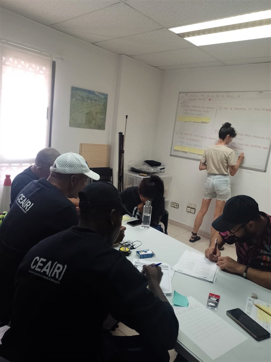 CEARMadrid's tweet photo. ¡Mejorando vidas en Madrid! En el proyecto #UDCTetuán no solo buscamos mejorar la calidad de vida de vecinos/as, también fomentamos la autonomía y empleabilidad de nuestro equipo. ¡Formación interna clave para alcanzar metas personales y profesionales! 💪 @MADRID #Empleo https://t.co/CaP3849vhN