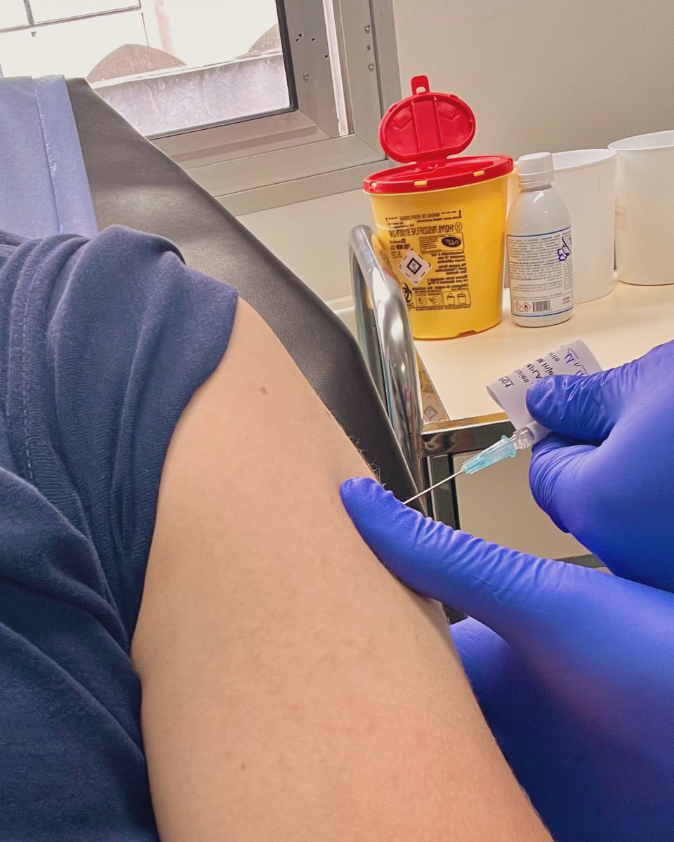Nicoioo's tweet photo. Aujourd’hui, ma première dose du vaccin expérimental anti-VIH dans le cadre de l’étude EHVA P01 ! https://t.co/PH7qDjM0qn