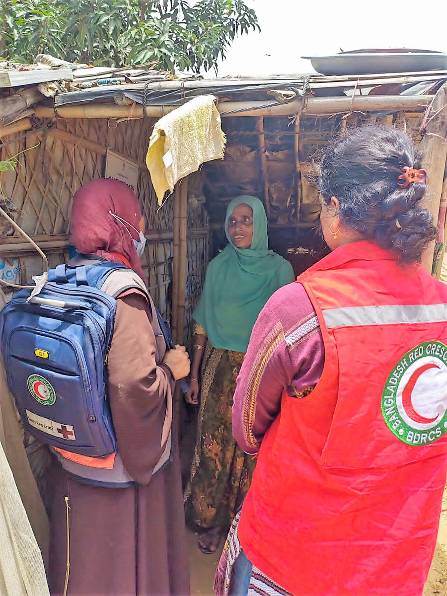 jagan_chapagain's tweet photo. Bangladesh is facing a dengue outbreak affecting thousands of people.

Teams from @BDRCS1 are conducting awareness campaigns to help contain the outbreak.

The IFRC released emergency funds from @IFRC_DREF to scale up the dengue outbreak response throughout the country. https://t.co/tXDsO0gxJ2