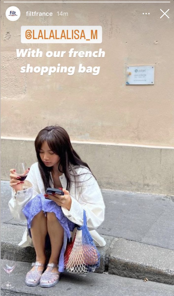 .<a href="/FiltFrance/">FILT1860</a> IG story update: 

“lalalalisa_m With our french shopping bag”

🔗 instagram.com/stories/filtfr…

#블랙핑크리사 블랙핑크 리사 
#LALISA #MONEY #LISA