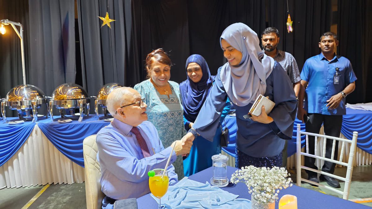 It gave me great pleasure to officiate at the marriage ceremony of Zaidhan and Maziya. May they have a joyful married life together. 🤲