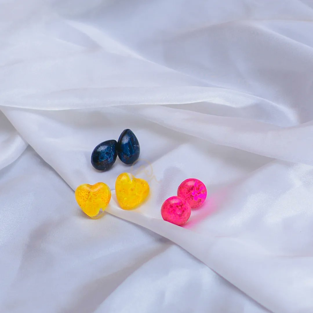 Aimi_Writes786's tweet photo. Epoxy Resin Mini Studs in Pairs
Made with 3d effect

Available in different shades and shapes.

Dm to book your order.

#resinjewelry #epoxyresin #earstuds #artandcrafts #handmade #giftforher #onlineshop #businesswoman #hijabiartist https://t.co/reJFCDVQvV