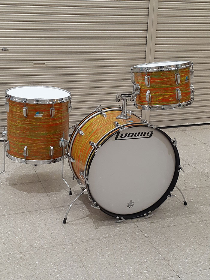 DRUM_CENTER's tweet photo. 人気の1970年代初期クリア塗装シェルのLidwigレアカラー・シトラスモッド3点セットの極上品入荷✨
抜群にサウンドも良いです。思わず拝んでしまいました...🙏
      ↓
https://t.co/zskcXQrl6E

#71superclassic
#citrusmod https://t.co/nJRF5HF0Ic