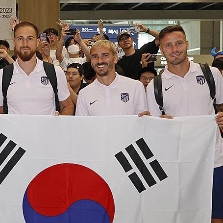Grizi4life19's tweet photo. Antoine and Atleti have Arrived Safely to Seoul  South Korea 🇰🇷
A grueling World Tour begins 🌍🔥🔥🔥💪💪🥺🥺🥺❤️🤍❤️🤍 https://t.co/NOIqkXKfap