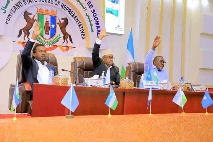 Gablax1's tweet photo. Waxaan soo dhawaynayaa qaraarka wax ka baddalka dastuurka ee ay maanta si aqlabiyad ah ku ansixiyeen Golaha Wakiillada #Puntland.

Waxaan u hambalyaynayaa cid kasta oo dadaalkan ka qeyb qaadatay, waxaana ku boorrinayaa shacabka Puntland inay fursaddan ka faa’iideystaan, wadajirkooda iyo dowladnimadoodana ilaashadaan.