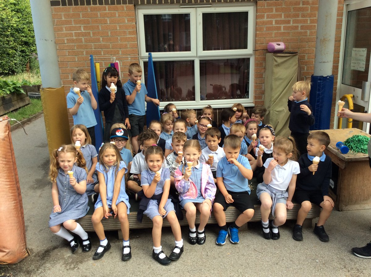 SirEdHillaryPri's tweet photo. Ice creams on the last day- Thank you Friends of SEH. https://t.co/2I4cRJvF9f