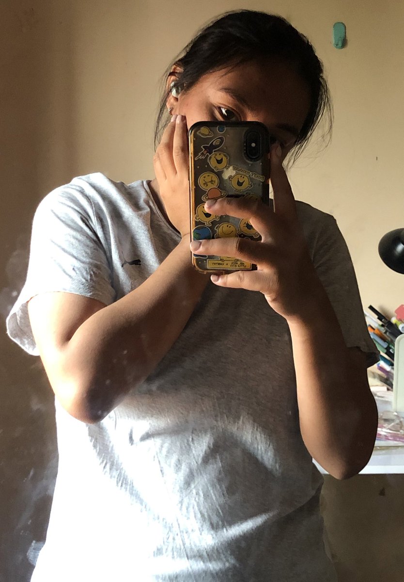 Ga jadi lari lagi hari ini, karna ada live di kantor, waktu terlalu mepet, baterai lowbatt padahal butuh untuk liat latihan ABC nya 😫