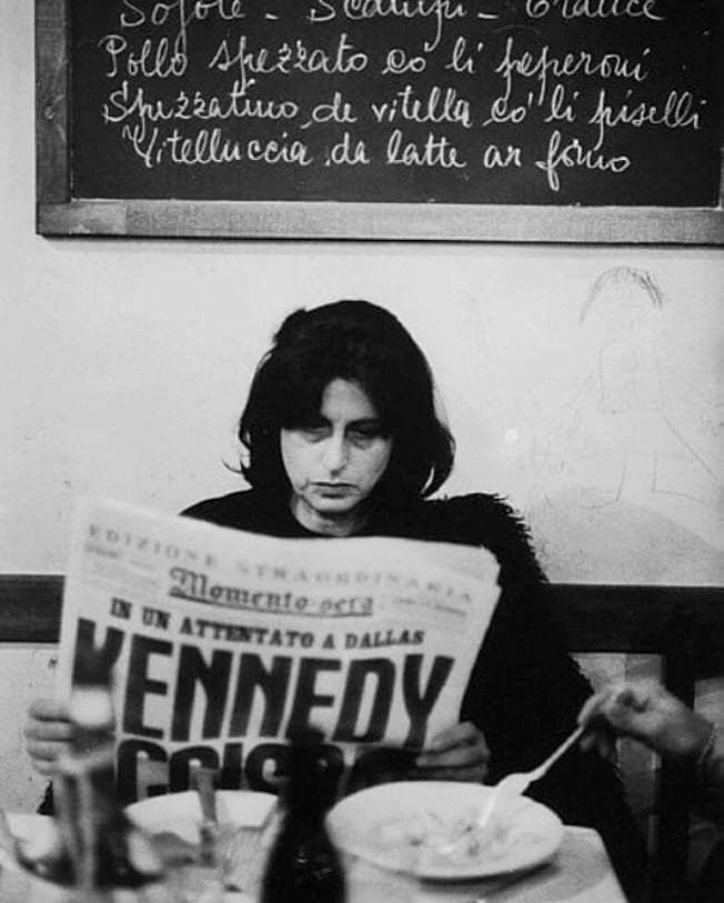 mathilde_chrl's tweet photo. Anna Magnani au lendemain de l'assassinat de Kennedy en 1963. #annamagnani #kennedy https://t.co/s0KfYsXY5L