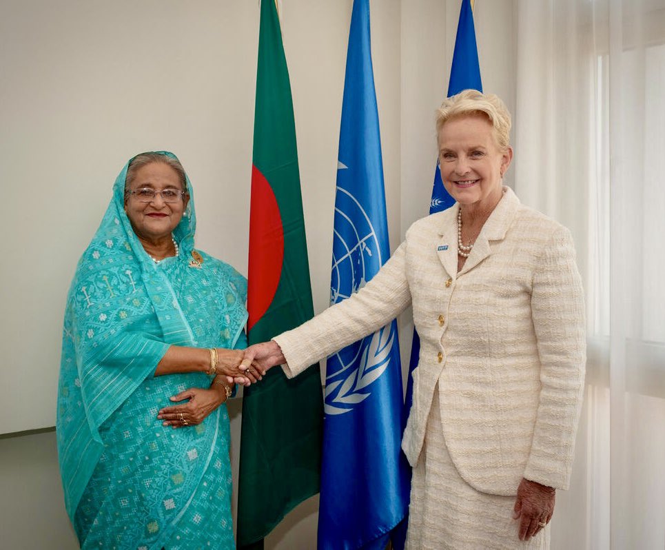 WFPChief's tweet photo. Wonderful meeting with PM Sheikh Hasina at #UNFSS2023. Congratulations on officially joining the @SchoolMeals_ Coalition - and welcome! @WFP is proud to partner with #Bangladesh on building climate resilience, ending hunger &amp; ensuring every child has a nutritious school meal. https://t.co/fkiaBtjm4k